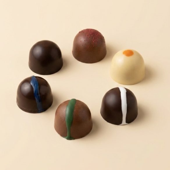 Bombons clássicos Dan Marques sobre fundo creme